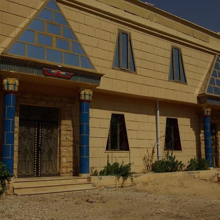 Pyramids Luxor Hotel & Spa Bagian luar foto