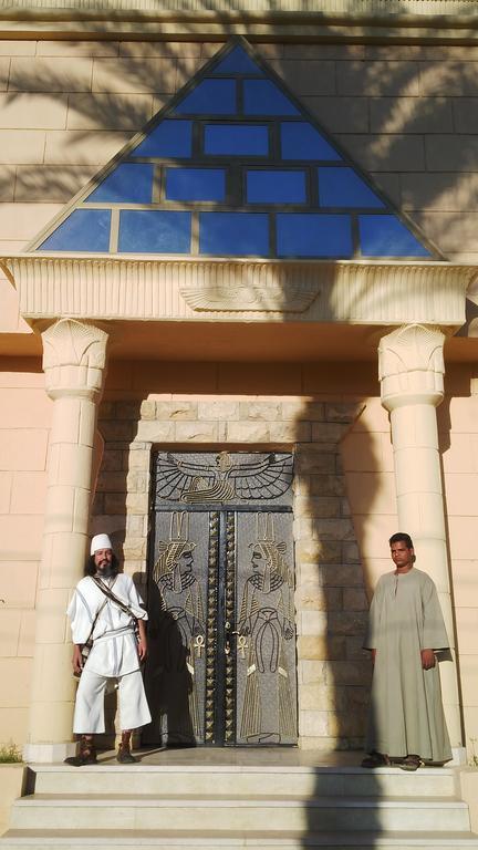 Pyramids Luxor Hotel & Spa Bagian luar foto