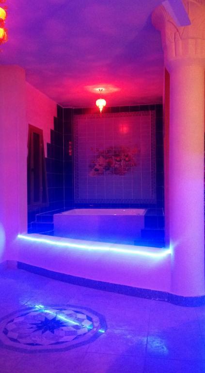 Pyramids Luxor Hotel & Spa Bagian luar foto