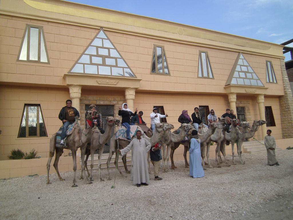 Pyramids Luxor Hotel & Spa Bagian luar foto