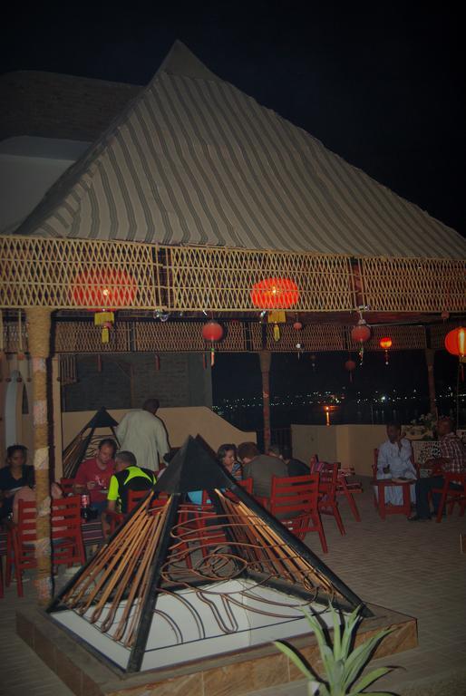 Pyramids Luxor Hotel & Spa Bagian luar foto