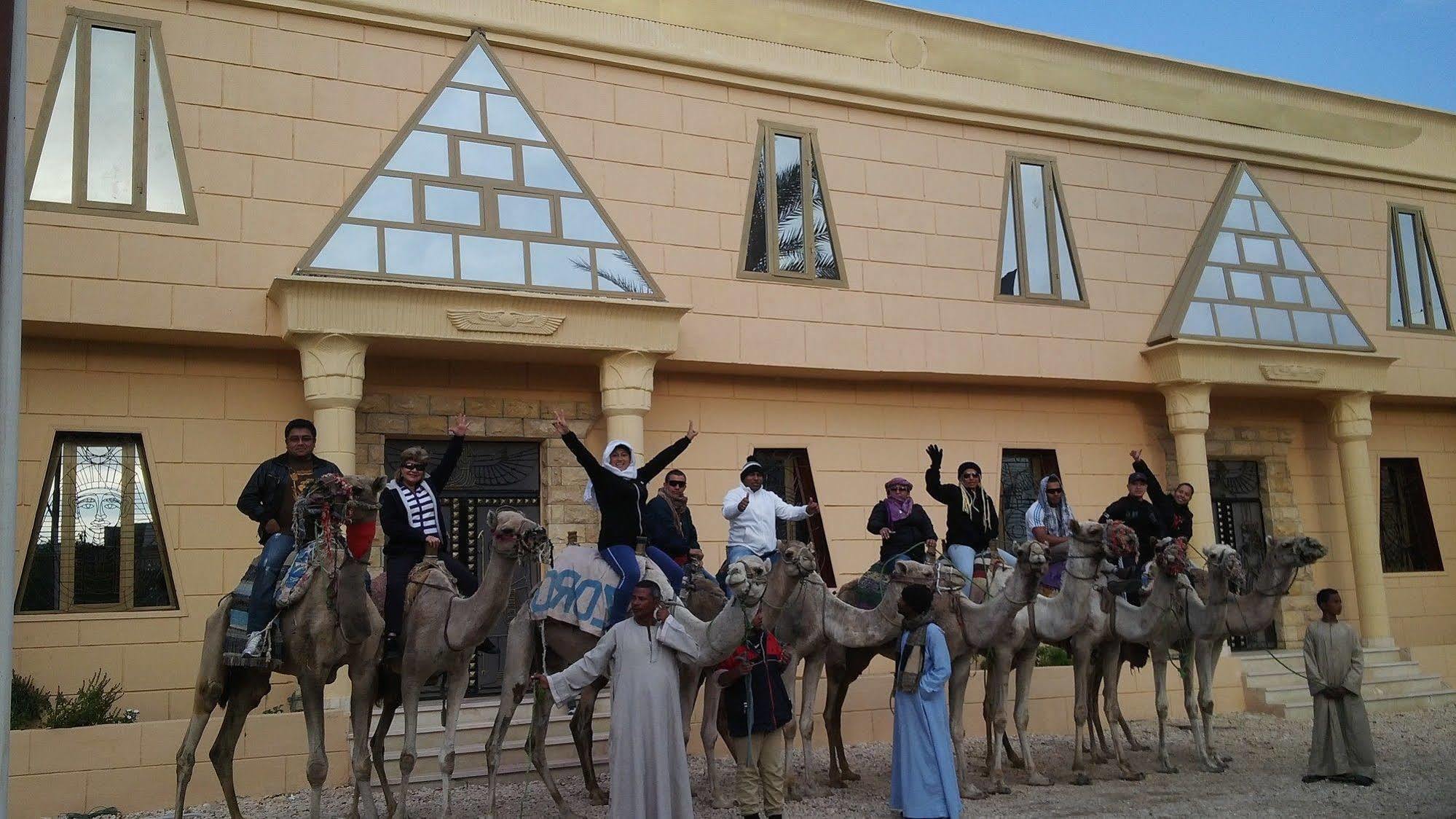 Pyramids Luxor Hotel & Spa Bagian luar foto